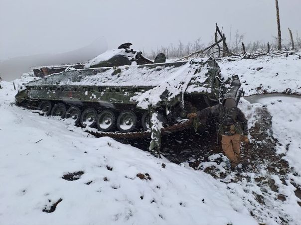 Ένα κατεστραμμένο και εγκαταλειμμένο σουηδικό όχημα μάχης πεζικού CV-90 κοντά στο Berkhovka, DPR