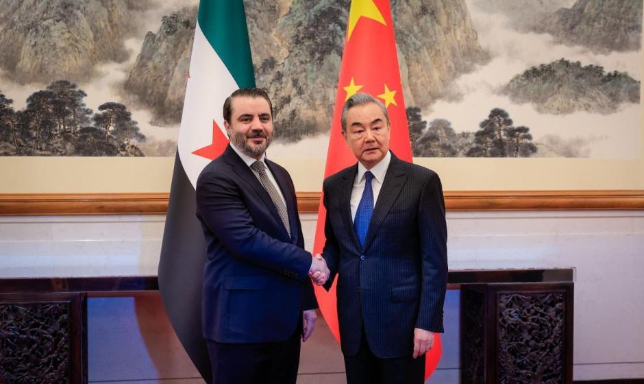 МИД Сирии рассказал о первом официальном визите Ас'аада аш-Шейбани в Китай, состоявшемся 17 ноября, впервые после падения в декабре 2024 г. Башара Асада и его правительства.