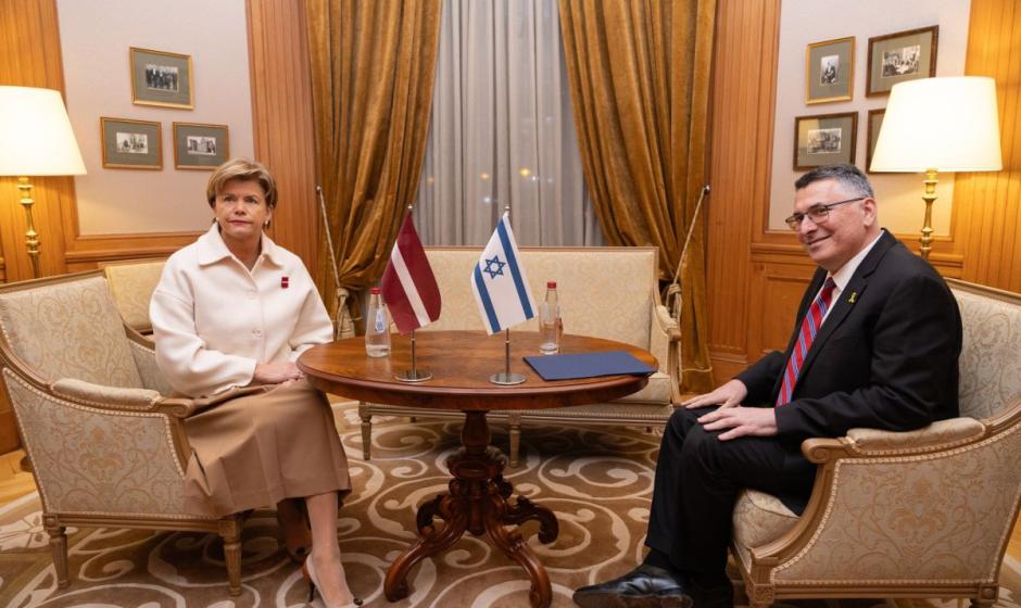 Министр иностранных дел Латвии Байба Браже с главной делегации Израиля
