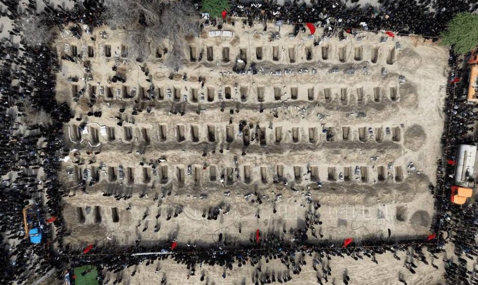 3 февраля, в Иране проходили похороны. Хоронили маленьких девочек в возрасте от 7 до 12 лет – 171 воспитанницу начальной школы «Шаджаре Тайебе» в округе Минаб провинции Хормозган, ставших жертвами ракетного удара американо-израильской коалиции в первый же день войны, 28 февраля. Вместе с девочками хоронили их преподавателей.