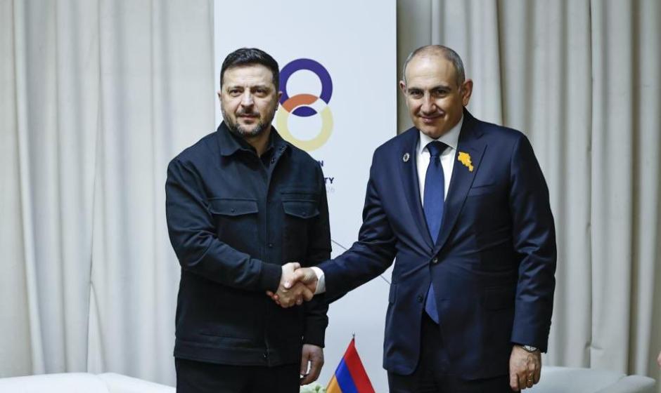 Президент Украины Зеленский и премьер-министр Армении Пашинян в Ереване