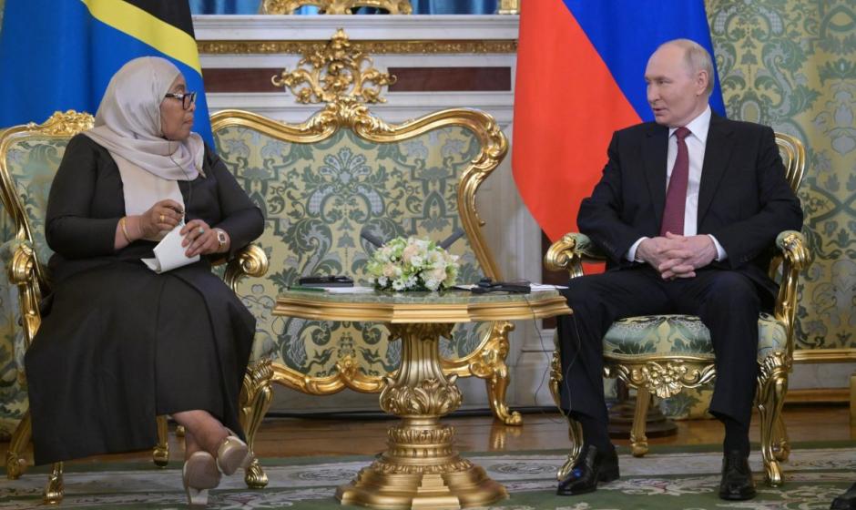 Президент РФ Владимир Путин и президент Объединённой Республики Танзания Самия Сулуху Хассан на переговорах в Кремле
