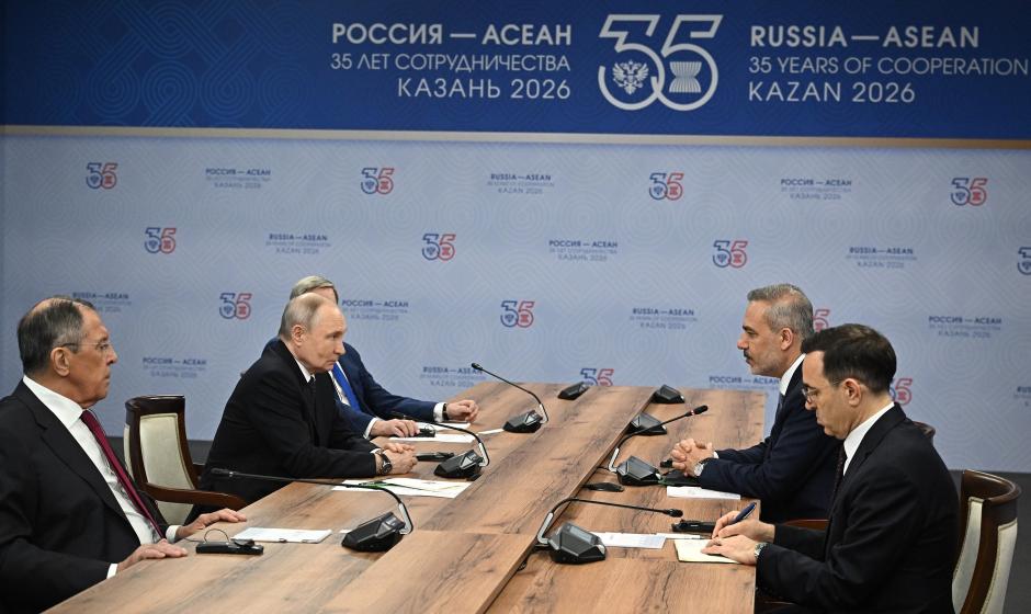 Вечером 17 июня Президент России Владимир Путин встретился в рамках проходящего в Казани саммита Россия – АСЕАН с одной из ключевых фигур турецкой политики – министром иностранных дел Хаканом Фиданом.