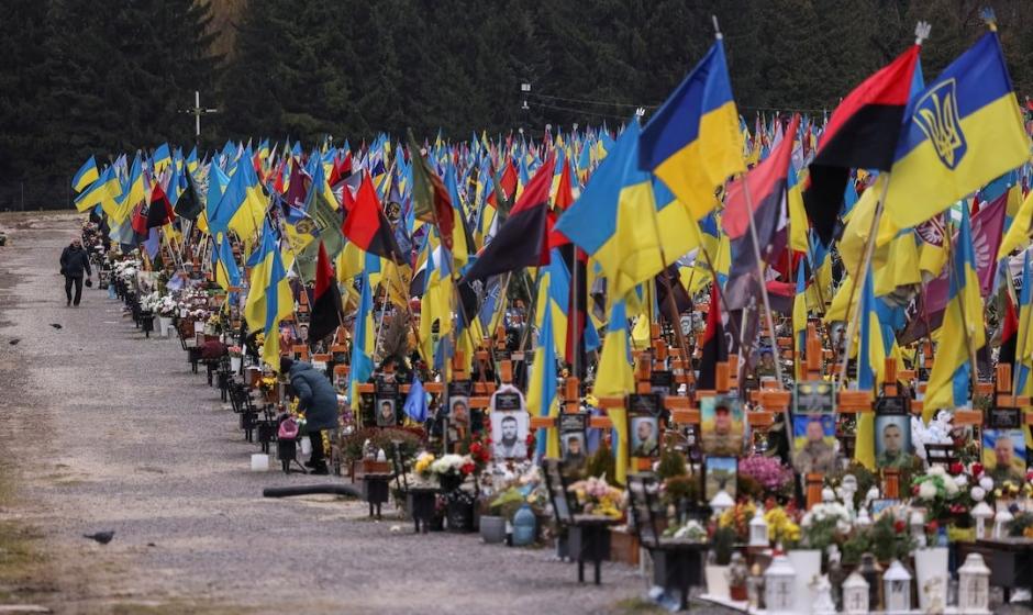 Украина после 35 лет независимости превращается в большое кладбище