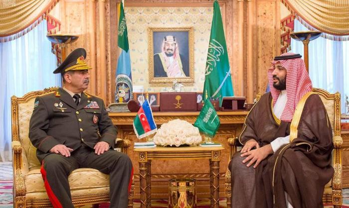 Двусторонние саудовско-азербайджанские контакты, явно направленные в том числе против Ирана, развиваются по нарастающей. министр обороны Азербайджана Закин Гасанов и наследный принц КСА Мухаммед бин Сальман
