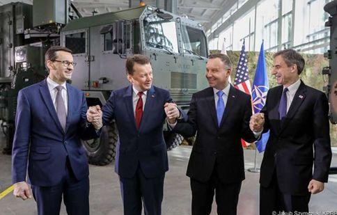 Польша и США подписали контракт на покупку американской системы ПРО Patriot на сумму $4,75 млрд. Контракт является первой частью программы модернизации Войска Польского «Висла». Первые две батареи зенитных установок прибудут в Польшу в 2022 г.
