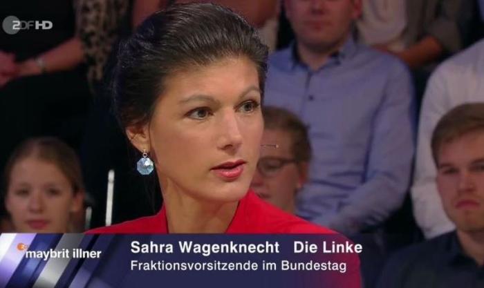 Сопредседатель фракции Левой партии в бундестаге Сара Вагенкнехт смотрит в будущее.