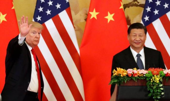 Из многих заявлений Си Цзиньпина можно заключить, что он сторонник варианта перевода Китая с торговли товарами на торговлю капиталом. Это таит много опасностей, в том числе опасность движения по схеме «шаг вперёд, два шага назад». 