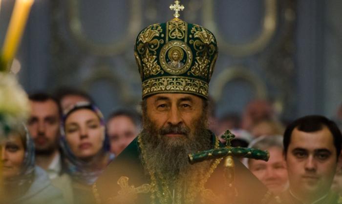 На предстоятеля УПЦ Блаженнейшего митрополита Онуфрия было оказано давление. 18 апреля Порошенко провёл с ним встречу.