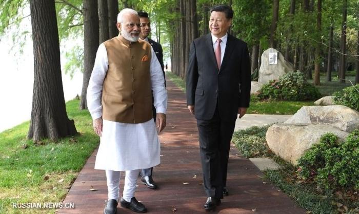 27-28 апреля состоялся визит премьер-министра Индии Нарендры Моди в китайский Ухань (административный центр провинции Хубэй), где он встретился с председателем КНР Си Цзиньпином.