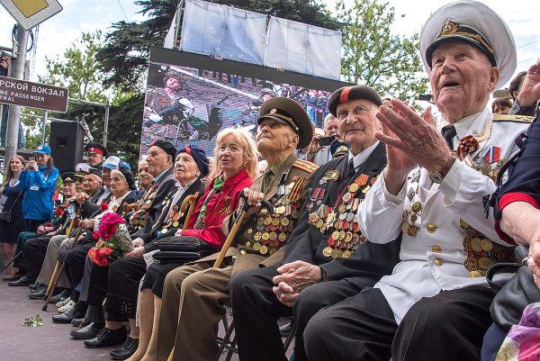 По всему Крыму широко отметили 73-ю годовщину Победы в Великой Отечественной войне.