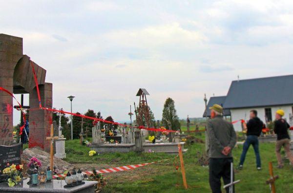 В Польше продолжают уничтожать памятники УПА. В Польше не будет памятников тем, у кого на руках кровь поляков