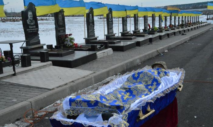 Перевалившая уже за пятый год война киевского режима оборачивается все новыми и новыми жертвами с обеих сторон