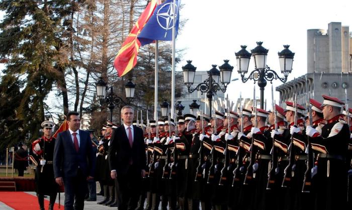 Ситуация вокруг Македонии не только угрожает новой дестабилизации Балкан, но и делает эту рес публику бывшей Югославии заложницей геополитических комбинаций Брюсселя и Вашингтона, заинтересованных в дальнейшей экспансии НАТО.