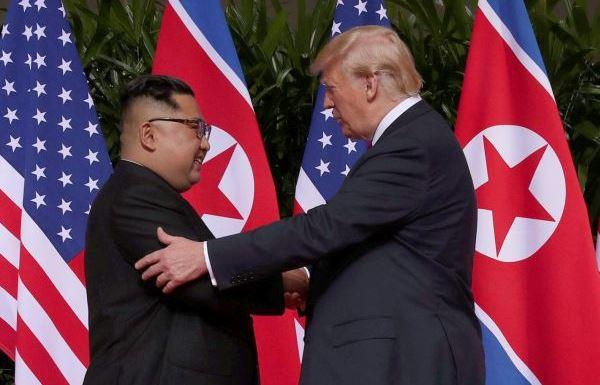 Дональд Трамп дал гарантии безопасности КНДР в обмен на полную денуклеаризацию Корейского полуострова.