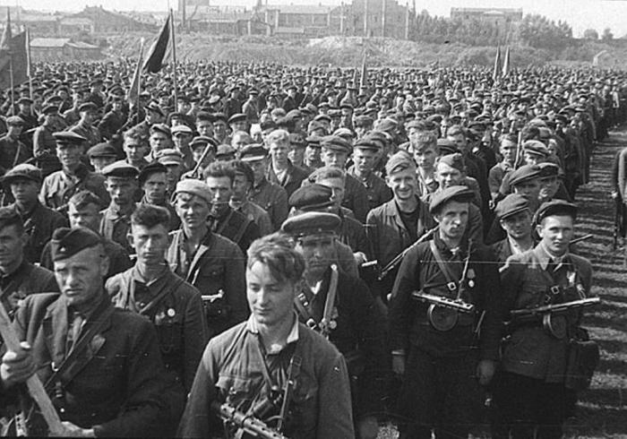 Парад белорусских партизан в Минске, 1944 год.