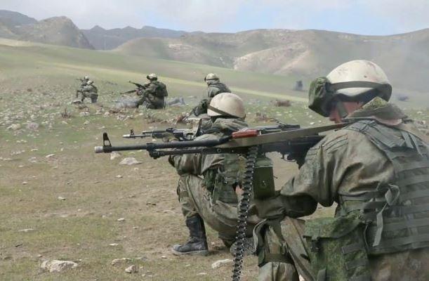 Бойцы российской 201-ой военной базы в Таджикистане на учениях.