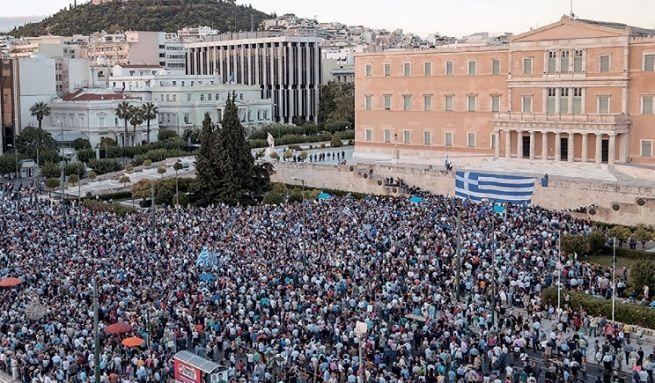 Митинг протеста в Афинах под лозунгом «Македония – это Греция»