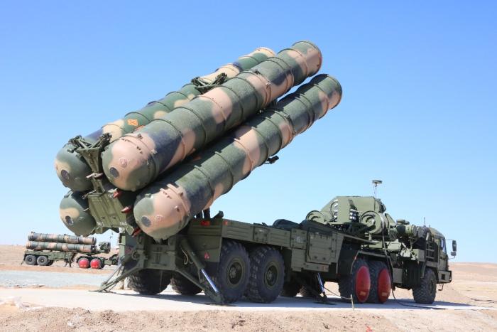Зенитно-ракетные комлексы С-300 перебрасываются в Сирию.