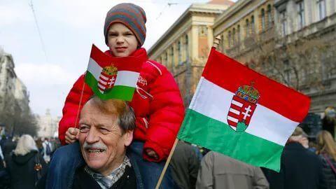 Венгерские власти недовольны националистическим курсом украинских властей