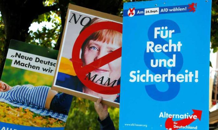«Альтернатива для Германии» выступает против Ангелы Меркель и ей политики в миграционном вопросе.