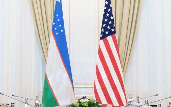 Флаги США и Узбекистана