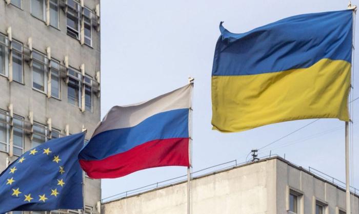 Флаги России, Украины и Евросоюза