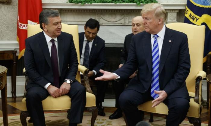 Президенты Узбекистана и США Шавкат Миризёев и Дональд Трамп