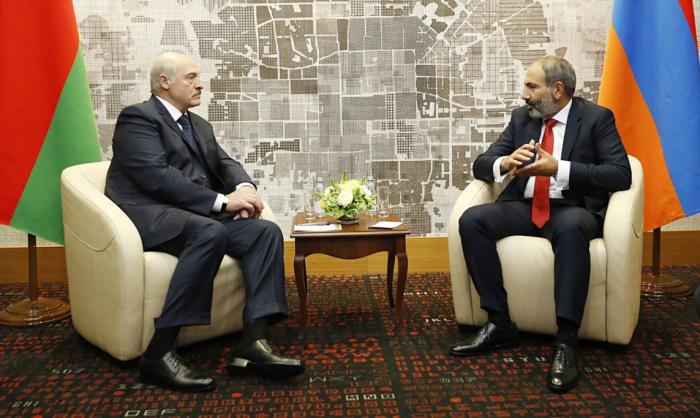 Президент Белоруссии Александр Лукашенко и премьер-министр Армении Никол Пашинянн