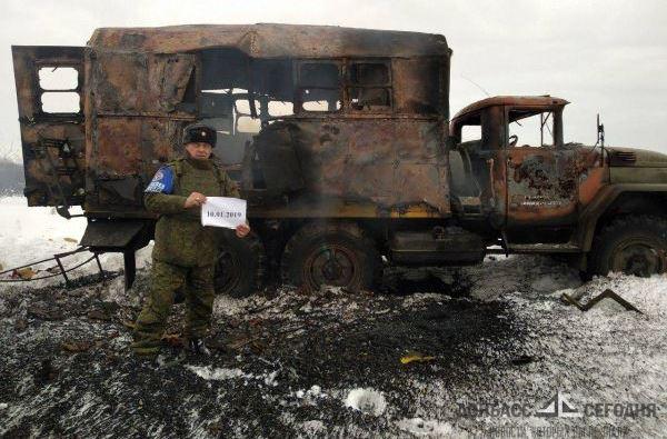 Служебная машина «Вода Донбасса» после обстрела украинскими военными.