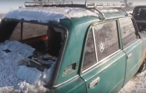 Украинские военные на Донбассе расстреляли гражданские автомобили 