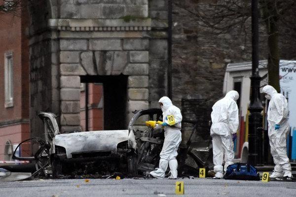 В Северной Ирландии в центре города Лондондерри у здания местного суда взорвался начинённый взрывчаткой автомобиль.