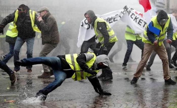 Протесты "жёлтых жилетов" во Франции