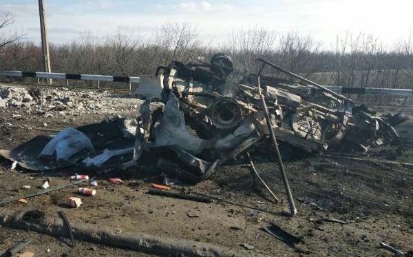 23 февраля в «серой зоне» в Донбассе взорвался автомобиль с людьми
