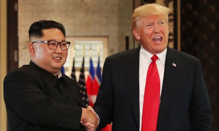 Президент США Дональд Трамп и лидер КНДР Ким Чен Ын во Вьетнаме
