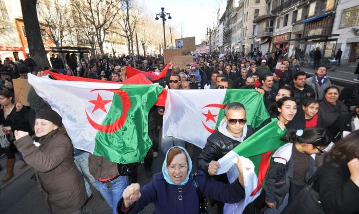 Протестные демонстрации выходцев из Алжира