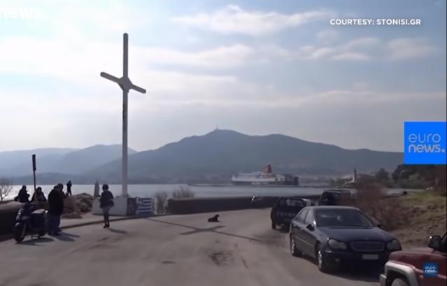 В Греции пресдедуют за установку православного креста