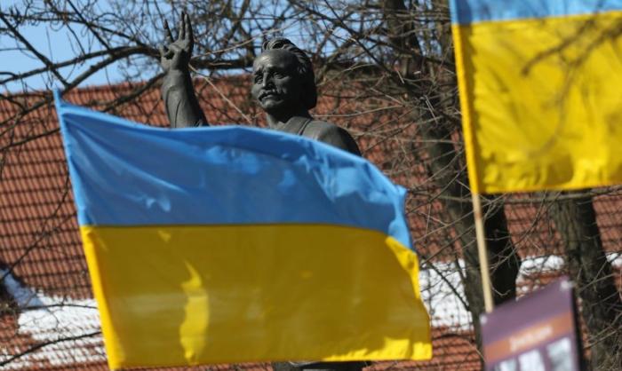 Жовто-блакитные символы украинства