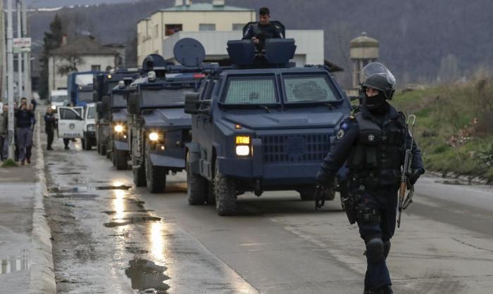 Албанские боевики под видом полиции вступают на землю северного Косово