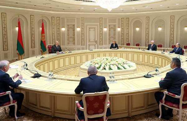 А. Лукашенко провёл встречу с руководителями Конституционных судов