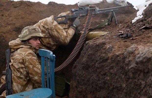 Военнослужащие ВСУ в окопах на Донбассе