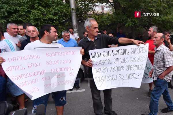 Виноградари Грузии протестуют у телеканала «Рустави-2»