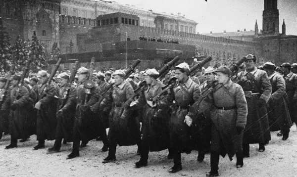 Военный парад в Москве 7 ноября 1941 года