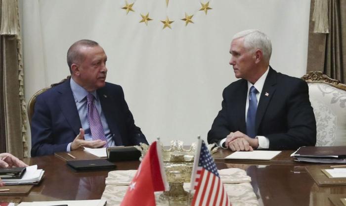 Президент Турции Эрдоган и вице-президент США Пенс на переговорах по Сирии в Анкаре.