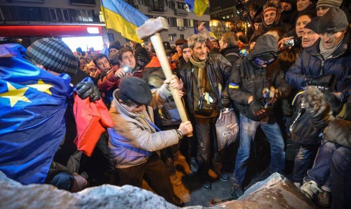 Декоммунизация на Украине обретает экстремальные формы