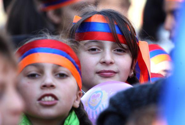 Армения продолжает терять население