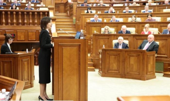 Майя Санду в парламенте Молдовы