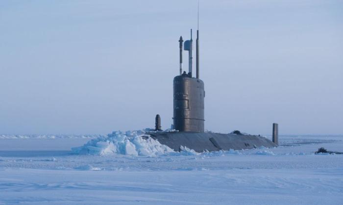 Подводная лодка ВМС США застряла во льдах Арктики