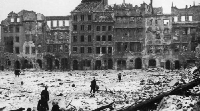 Авантюра Варшавского восстания окончилась крахом и уничтожением города