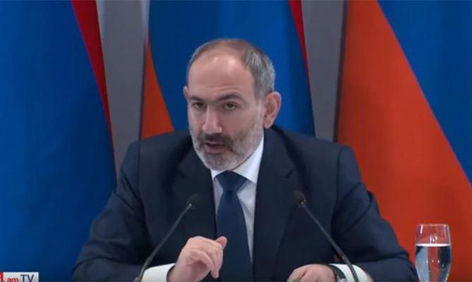 Премьер-министр Армении Никол Пашинян на пресс-конференции 25 января